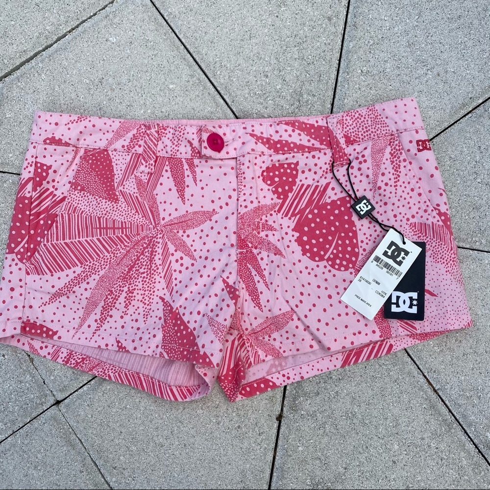 NWT DC Cayman Shorts size 28